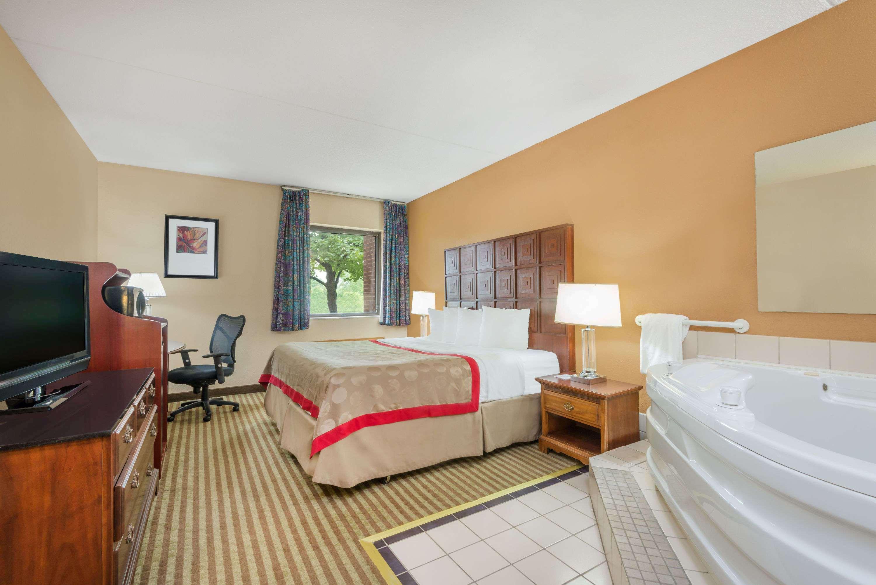 Готель Ramada By Wyndham Columbus North Вестервілль Екстер'єр фото