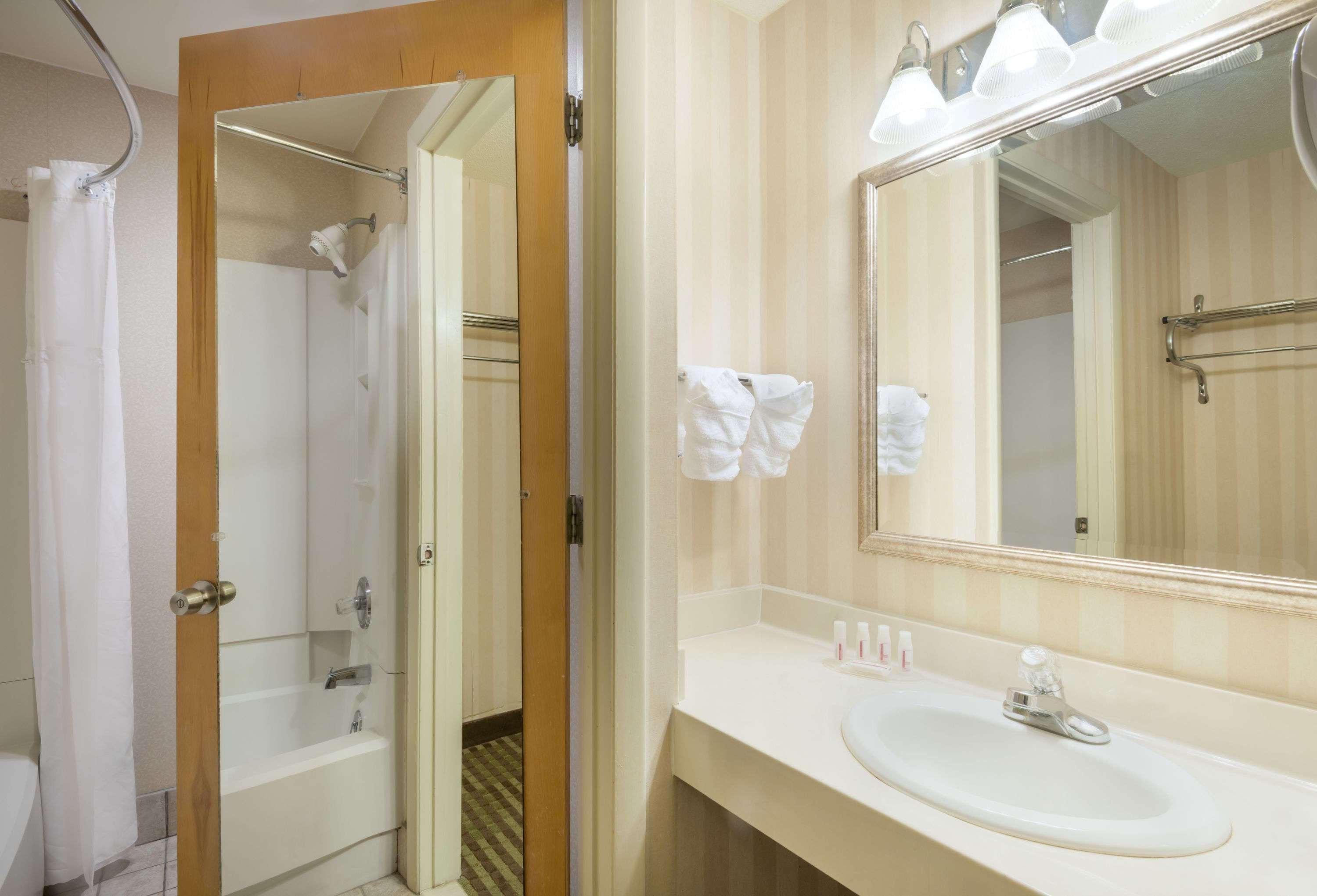 Готель Ramada By Wyndham Columbus North Вестервілль Екстер'єр фото