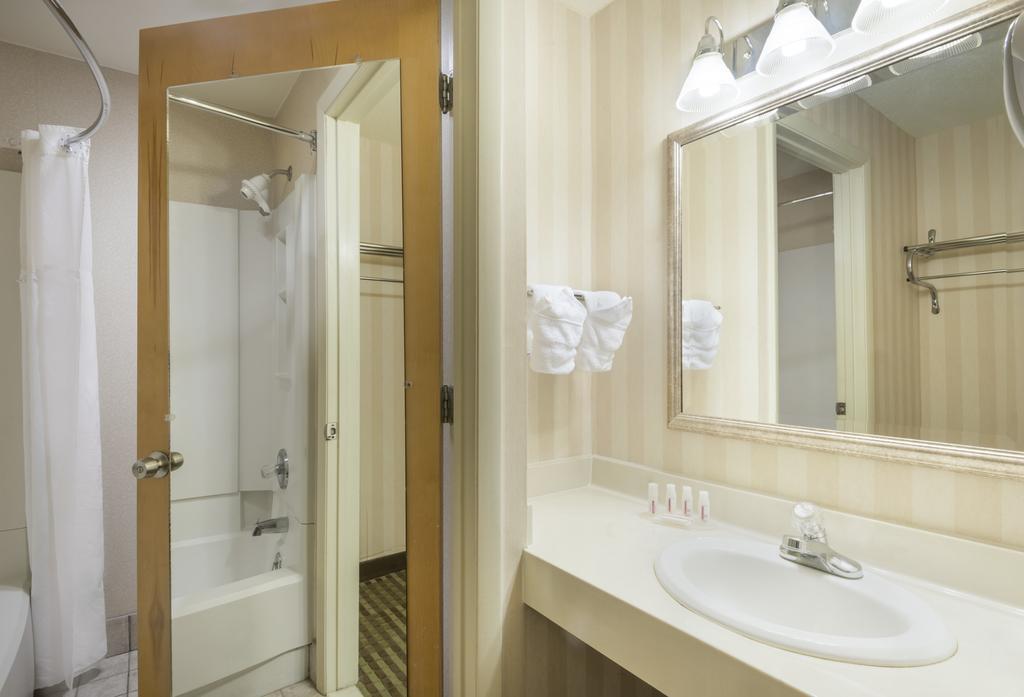Готель Ramada By Wyndham Columbus North Вестервілль Екстер'єр фото